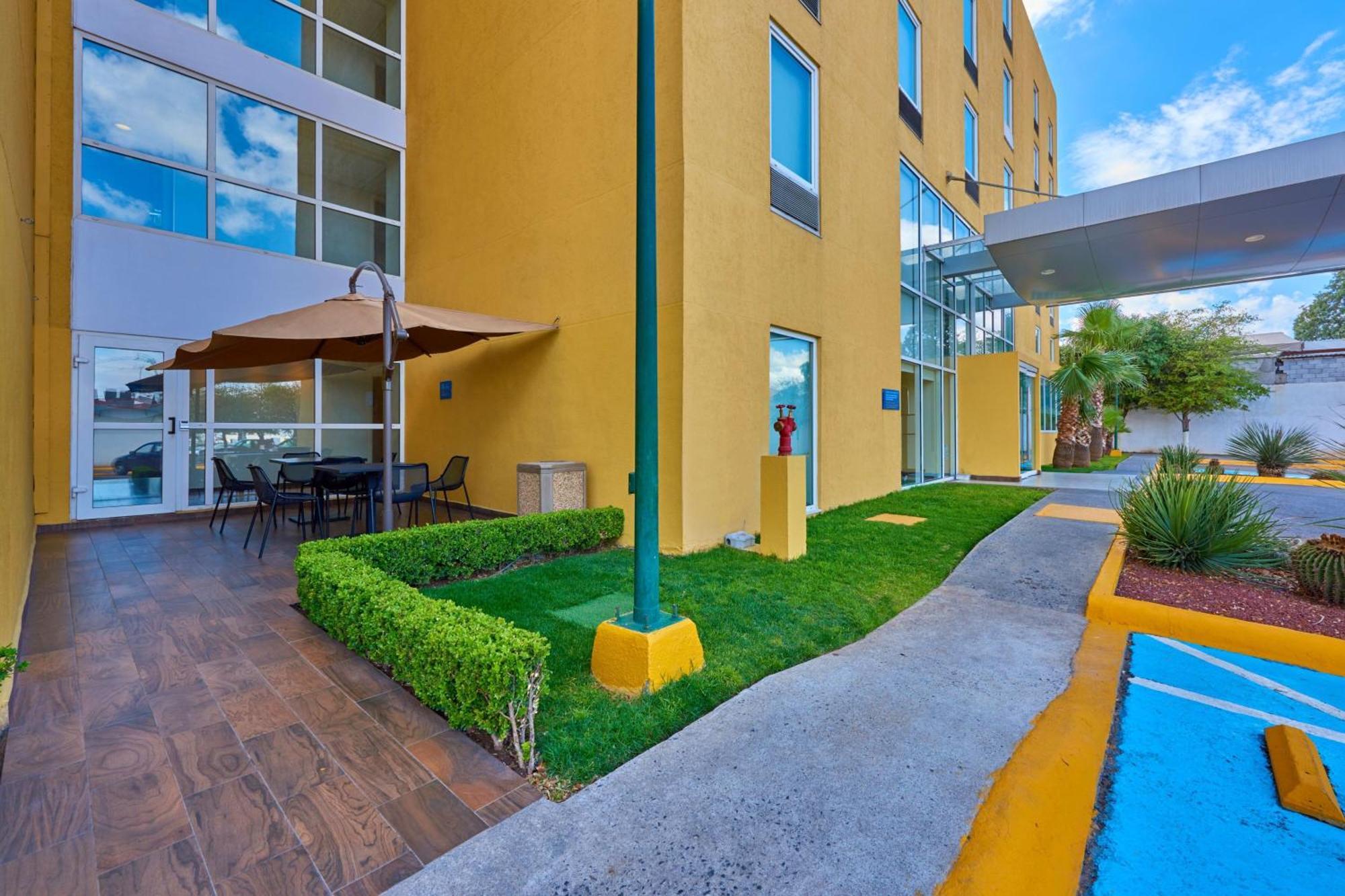 City Express By Marriott Saltillo Sur Exterior foto